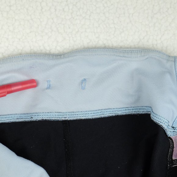 Lululemon Womens Yoga Pants 10 Black Blue Capri Stretchy Athletic Athleisure Gym - Picture 13 of 13